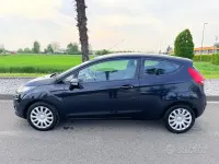 Usata Ford Fiesta 92 CV (67 kW) 2010 Blu Berlina