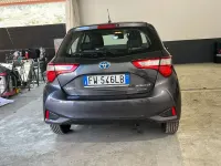 Usata Toyota Yaris Hybrid Active 101 CV (74 kW) 2019 Grigio Berlina