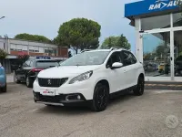 Usata Peugeot 2008 Active 99 CV (72 kW) 2017 Bianco SUV