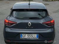 Usata Renault Clio V 100 CV (73 kW) 2022 Grigio Utilitaria