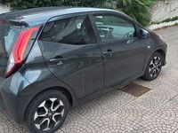 Usata Toyota Aygo 72 CV (52 kW) 2019 Grigio Utilitaria