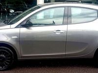 Usata Lancia Ypsilon Silver 69 CV (50 kW) 2022 Grigio Utilitaria