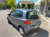 Usata Toyota Yaris 65 CV (47 kW) 2004 Grigio Utilitaria