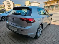 Usata VW Golf VIII Life 116 CV (85 kW) 2023 Grigio Berlina