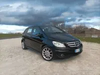 Usata Mercedes B180 109 CV (80 kW) 2008 Nero Monovolume