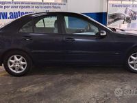 Usata Mercedes C220 116 CV (85 kW) 2002 Blu Berlina