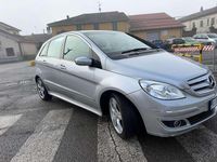 Usata Mercedes B200 140 CV (102 kW) 2006 Argento Monovolume