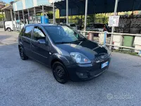 Gebraucht Ford Fiesta Ghia 90 PS (66 kW) 2007 Grau Kleinwagen