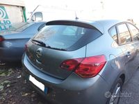 Usata Opel Astra 140 CV (102 kW) 2011 Grigio Berlina