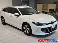 Usata VW Passat Elegance 150 CV (110 kW) 2025 Bianco Station wagon