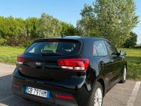 Usado Kia Rio 84 HP (61 kW) 2020 Preto Sedan