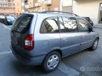 Usata Opel Zafira Club 101 CV (74 kW) 2004 Grigio metallizzato Monovolume