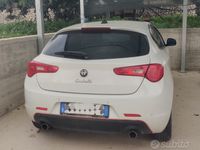 Usata Alfa Romeo Giulietta Distinctive 140 CV (102 kW) 2011 Bianco Utilitaria