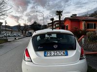 Usata Lancia Ypsilon 69 CV (50 kW) 2015 Bianco Utilitaria