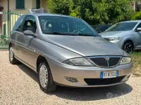 Usata Lancia Ypsilon 60 CV (44 kW) 2001 Grigio Utilitaria