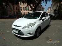 Usata Ford Fiesta Titanium 82 CV (60 kW) 2009 Bianco Berlina