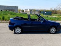 Usata VW Golf Cabriolet 101 CV (74 kW) 1996 Blu Cabrio