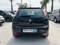 Usado Fiat Punto 77 CV (56 kW) 2014 Negro Utilitario