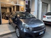 Usata Kia Rio 75 CV (55 kW) 2013 Grigio Berlina
