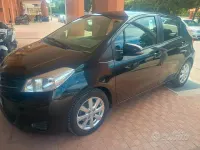 Usata Toyota Yaris Lounge 90 CV (66 kW) 2012 Nero Utilitaria