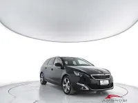Usado Peugeot 308 Allure 120 CV (88 kW) 2016 Negro Familiar