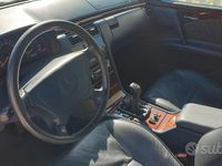 Usata Mercedes E200 1998 Grigio Berlina