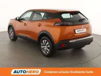 Usata Peugeot 2008 Active 101 CV (74 kW) 2021 Arancione SUV