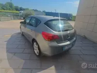 Usata Opel Astra 100 CV (73 kW) 2011 Grigio Berlina