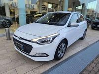 Usata Hyundai i20 Comfort 84 CV (61 kW) 2015 Polar white Utilitaria