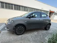 Usata Lancia Ypsilon 69 CV (50 kW) 2024 Grigio pietra metallizzato Utilitaria