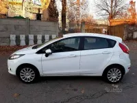 Usata Ford Fiesta 60 CV (44 kW) 2010 Bianco Berlina