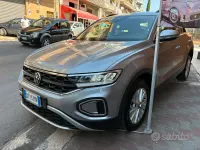 Usata VW T-Roc Life 116 CV (85 kW) 2023 Grigio SUV