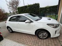 Usado Kia Rio Active 86 CV (63 kW) 2017 Blanco Berlina