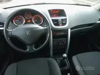 Usata Peugeot 207 73 CV (53 kW) 2013 Bianco Utilitaria