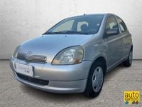 Usata Toyota Yaris 68 CV (50 kW) 2003 Argento Berlina