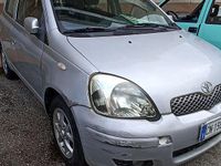 Usata Toyota Yaris 75 CV (55 kW) 2004 Grigio Berlina