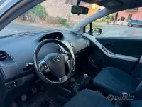 Usata Toyota Yaris 69 CV (50 kW) 2008 Grigio Utilitaria