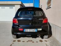 Usata Toyota Yaris 104 CV (76 kW) 2002 Nero Utilitaria