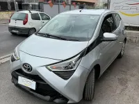 Usata Toyota Aygo Connect Style 72 CV (52 kW) 2020 Grigio Utilitaria