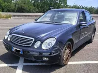 Usata Mercedes E220 Elegance 150 CV (110 kW) 2004 Blu/azzurro Berlina