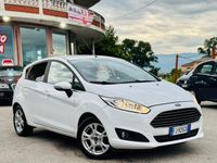 Usata Ford Fiesta 75 CV (55 kW) 2017 Bianco Utilitaria