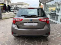 Usata Toyota Yaris Hybrid Business Edition 73 CV (53 kW) 2019 Grigio Berlina