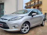 Usata Ford Fiesta Titanium 70 CV (51 kW) 2012 Grigio Berlina