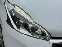 Usata Peugeot 208 Allure 82 CV (60 kW) 2017 Bianco Utilitaria
