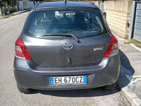 Usata Toyota Yaris 69 CV (50 kW) 2011 Grigio Utilitaria