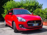 Usata Suzuki Swift Cool 83 CV (61 kW) 2021 Rosso Utilitaria