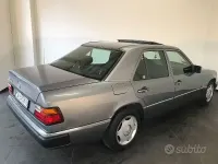 Usata Mercedes 200 122 CV (89 kW) 1989 Grigio Berlina