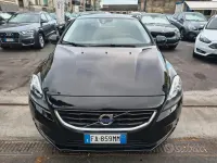 Usata Volvo V40 120 CV (88 kW) 2015 Nero Berlina