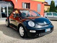 Begagnad VW New Beetle 102 HK (75 kW) 2000 Svart Halvkombi