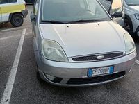Usata Ford Fiesta 75 CV (55 kW) 2002 Grigio Utilitaria
